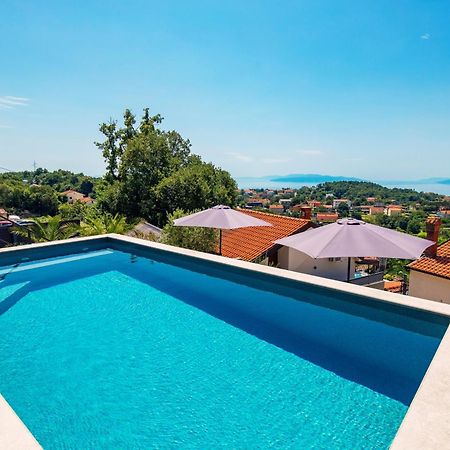 Srok Apartments With Pool Кастав Екстериор снимка