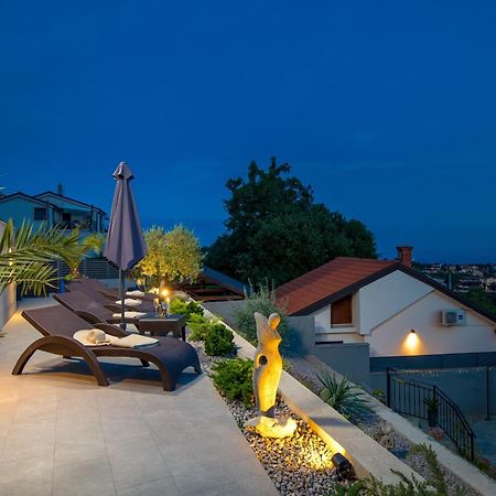 Srok Apartments With Pool Кастав Екстериор снимка