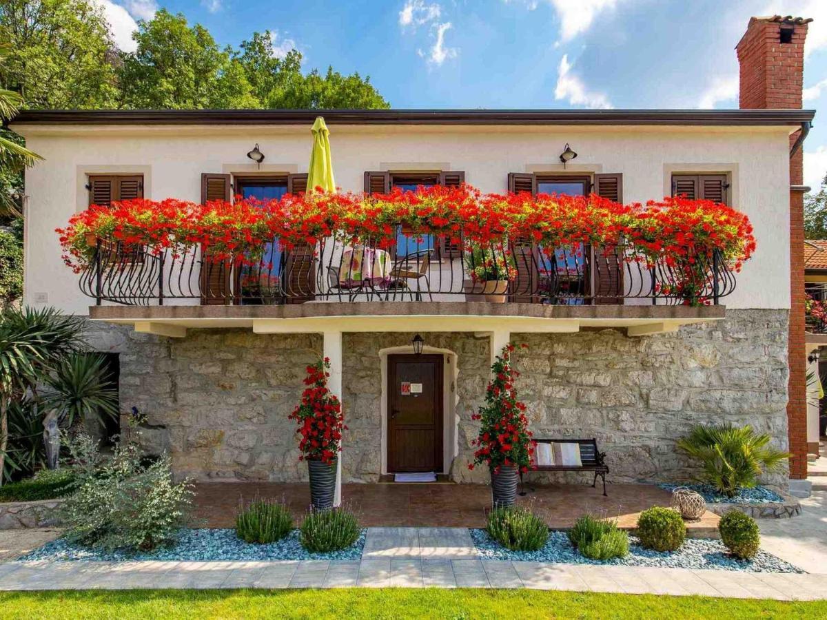Srok Apartments With Pool Кастав Екстериор снимка
