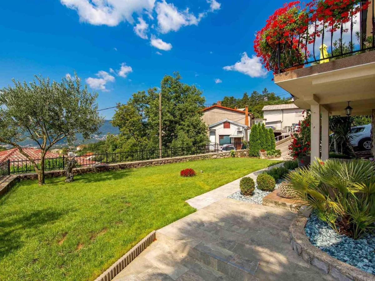 Srok Apartments With Pool Кастав Екстериор снимка