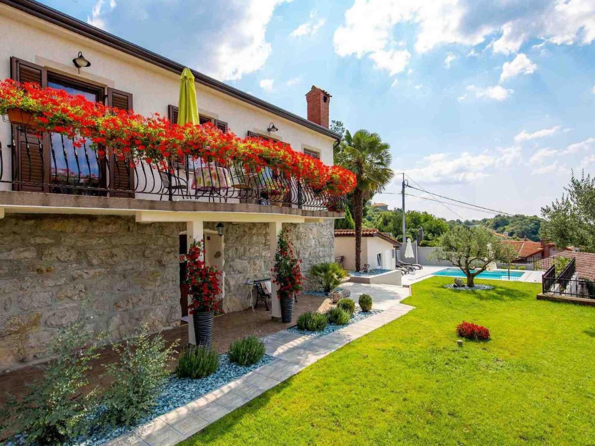 Srok Apartments With Pool Кастав Екстериор снимка