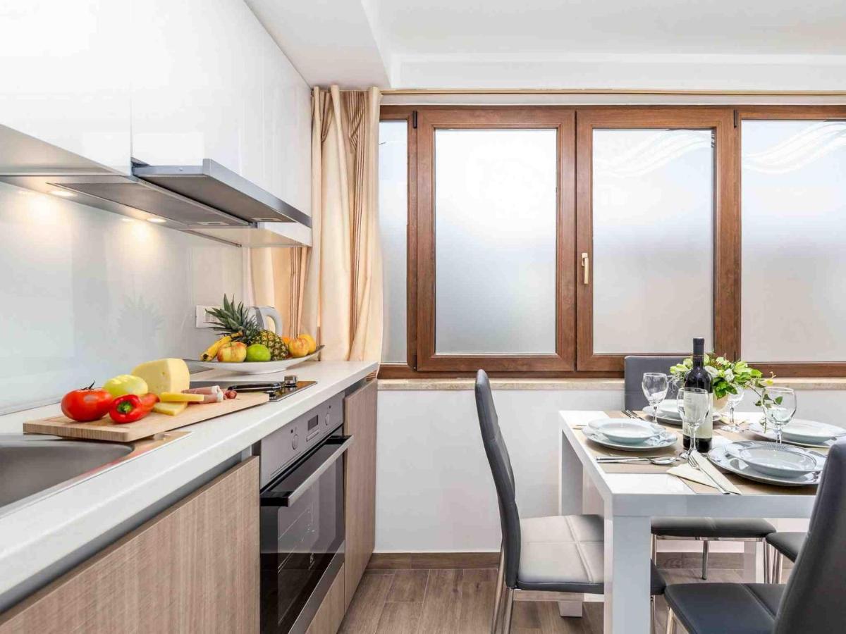 Srok Apartments With Pool Кастав Екстериор снимка