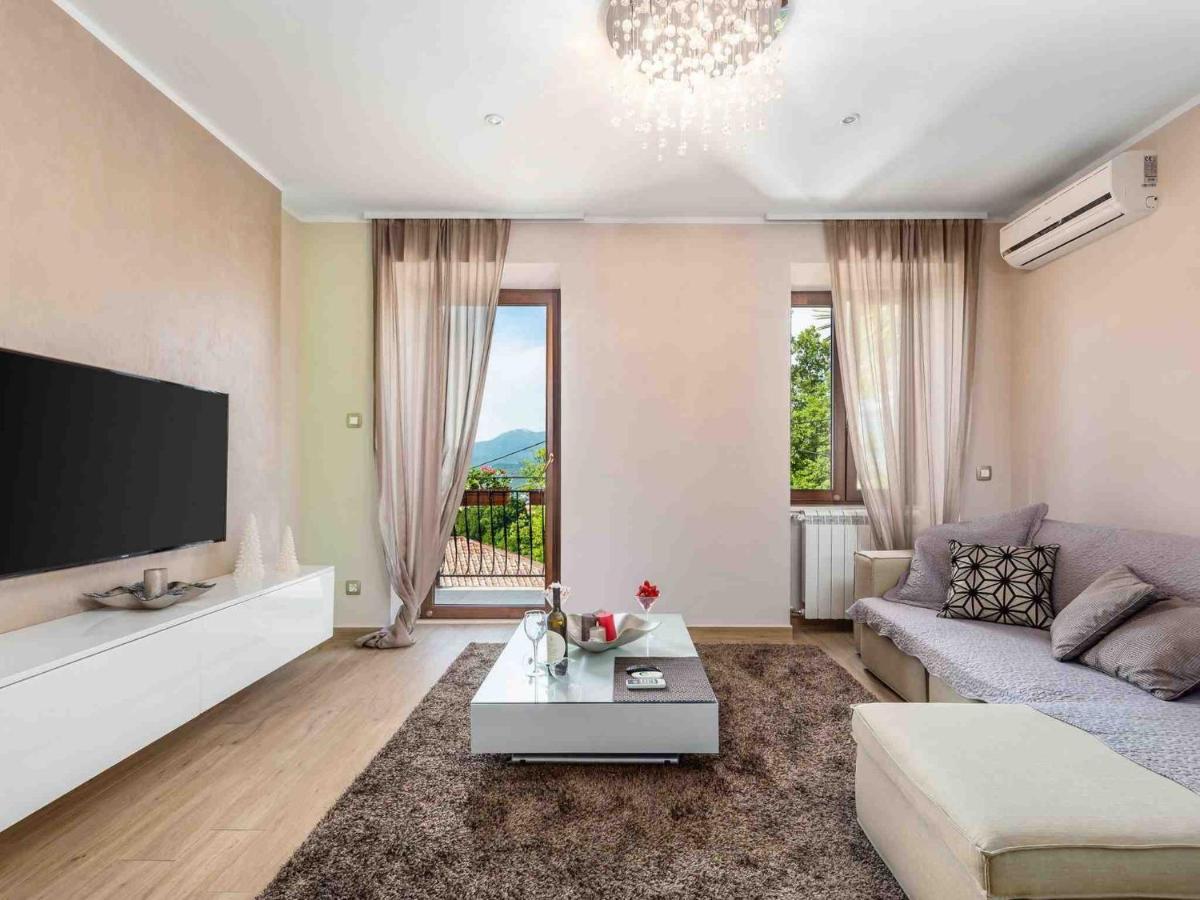 Srok Apartments With Pool Кастав Стая снимка