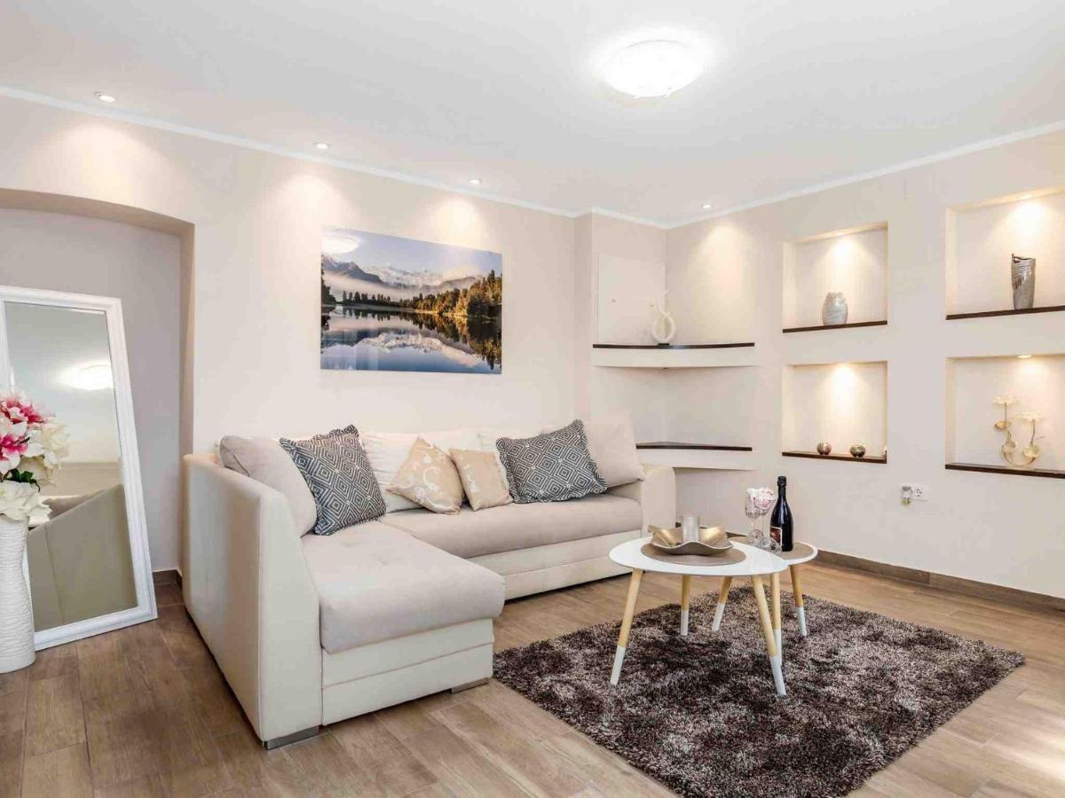 Srok Apartments With Pool Кастав Стая снимка