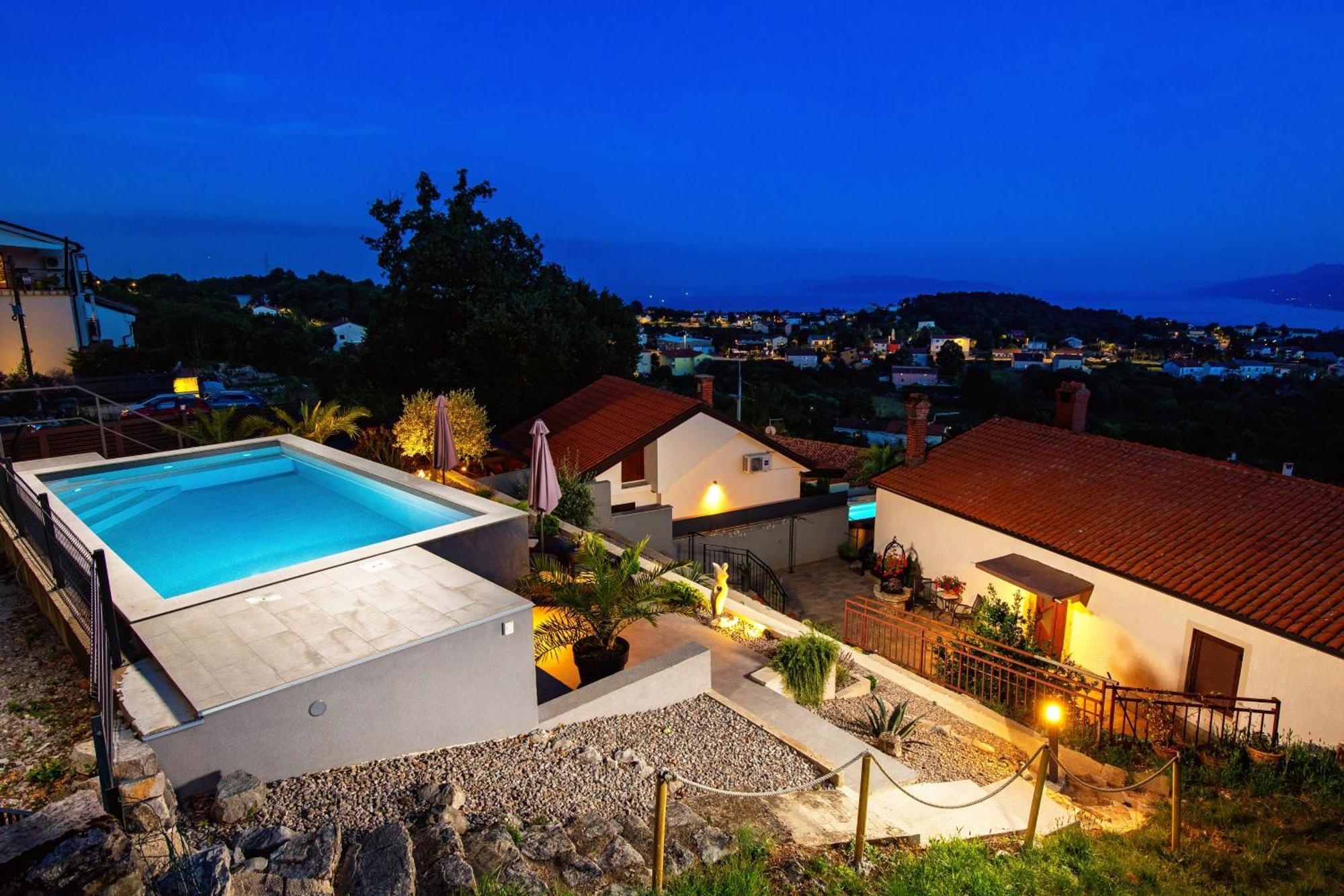 Srok Apartments With Pool Кастав Екстериор снимка