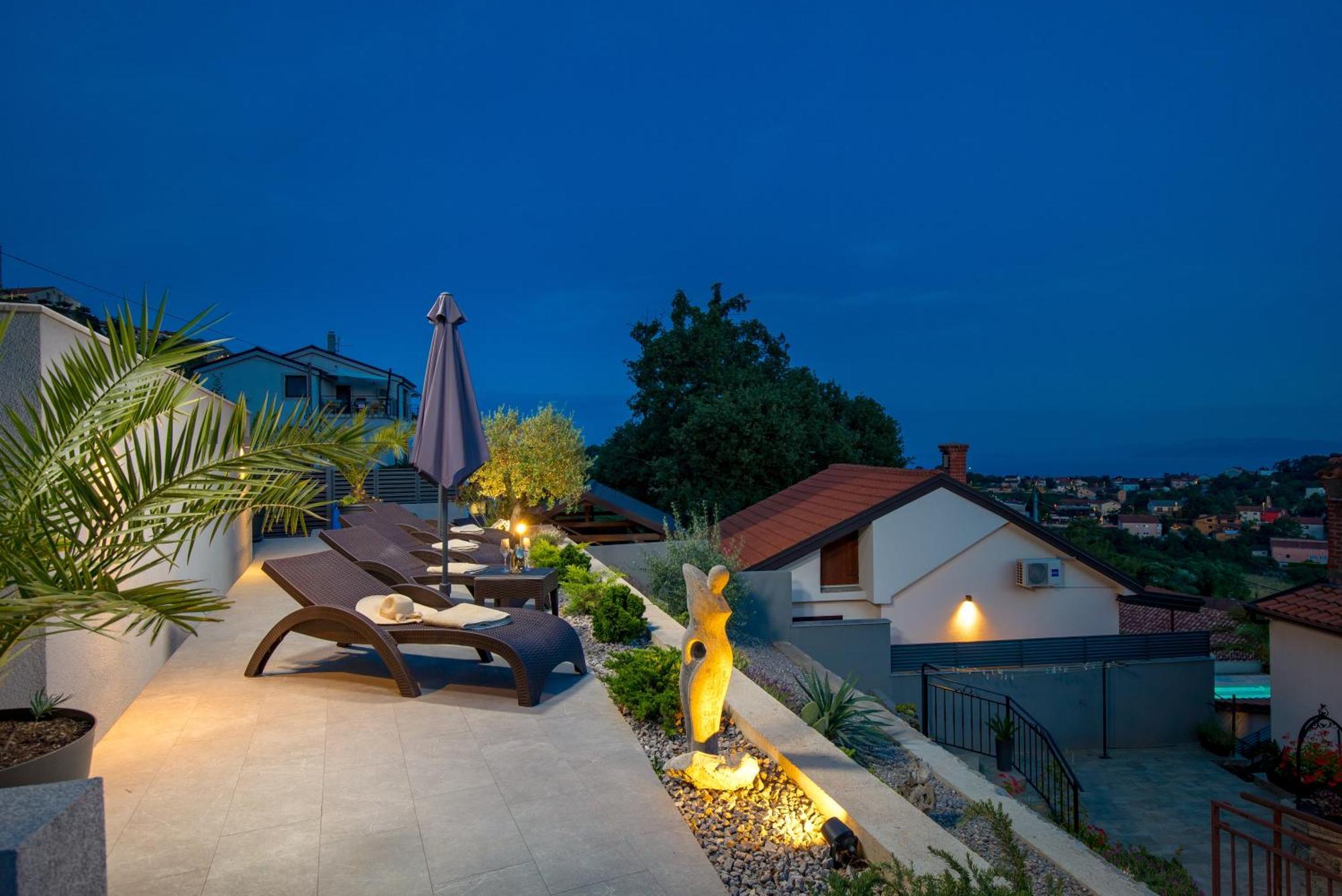 Srok Apartments With Pool Кастав Екстериор снимка